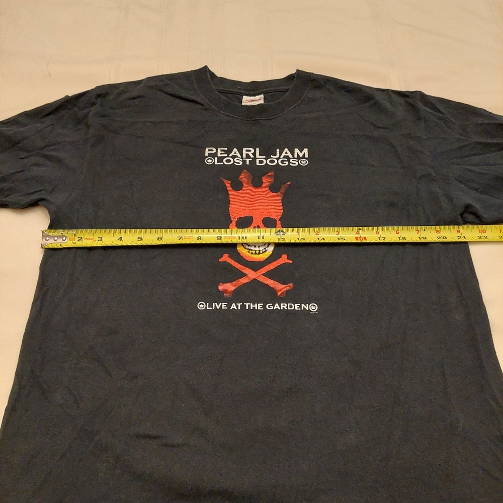 Pearl Jam Lost Dogs live at the garden burning skull concert t shirt. Size L - Picture 5 of 6